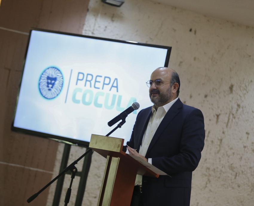 Apadrina Rector General a bachilleres de la Preparatoria Regional de Cocula