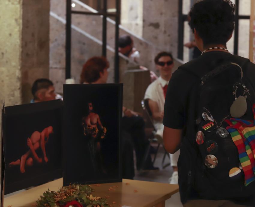 Expresan con técnicas y talento artístico los colores y la vida en la diversidad sexual