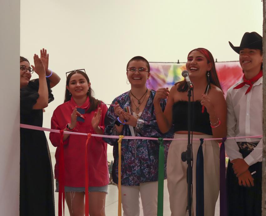 Expresan con técnicas y talento artístico los colores y la vida en la diversidad sexual
