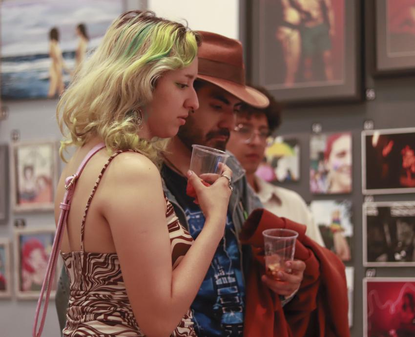 Expresan con técnicas y talento artístico los colores y la vida en la diversidad sexual