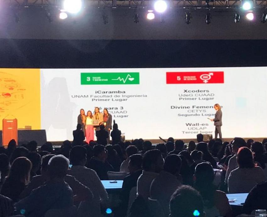 Alumnas del CUAAD ganan primeros lugares en Hackathon 2023