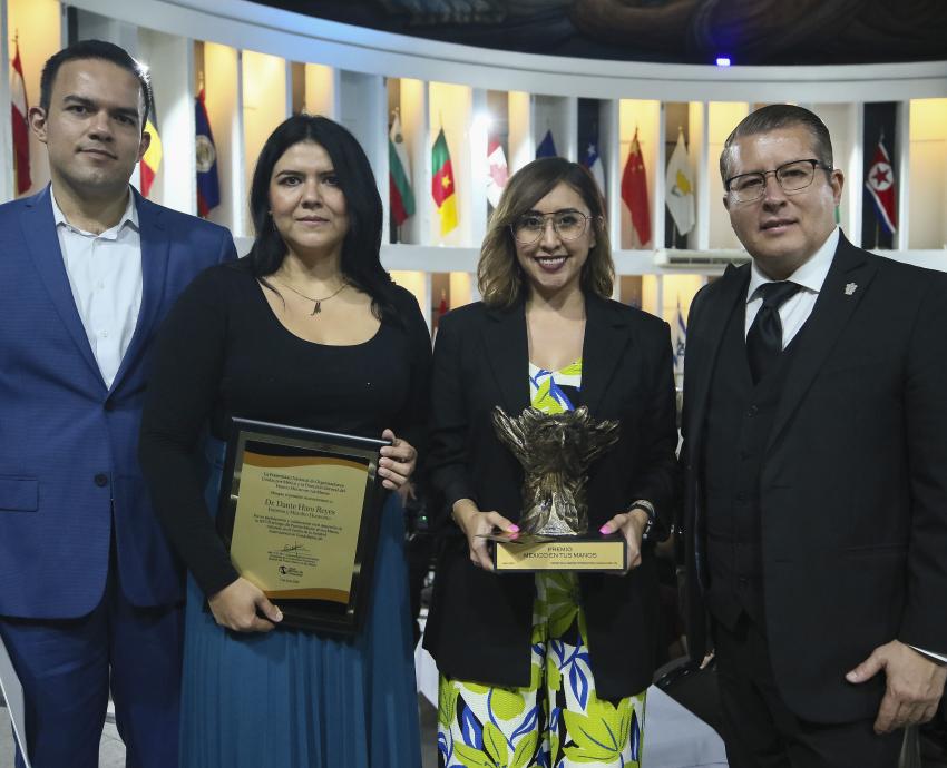 Reconocen labor de la Defensoría de los Derechos Universitarios con el Premio México en tus Manos