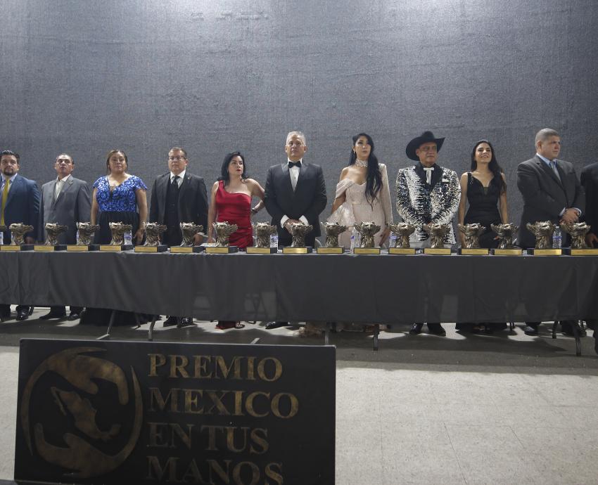 Reconocen labor de la Defensoría de los Derechos Universitarios con el Premio México en tus Manos