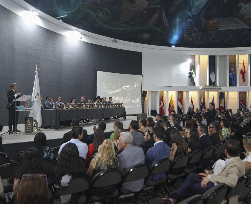Reconocen labor de la Defensoría de los Derechos Universitarios con el Premio México en tus Manos