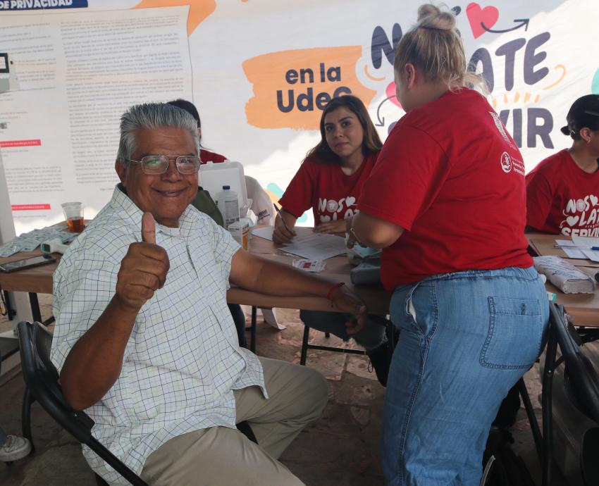 Brigada "Nos late servir" ofrece servicios de salud en Preparatoria de Tlajomulco