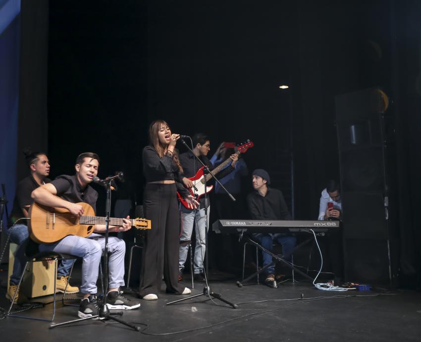 Apadrina Rector General a egresados de la Preparatoria San José del Valle, de Tlajomulco de Zúñiga 