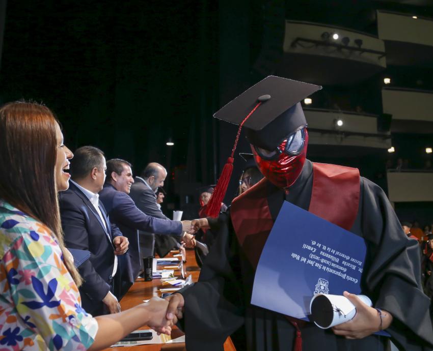 Apadrina Rector General a egresados de la Preparatoria San José del Valle, de Tlajomulco de Zúñiga 