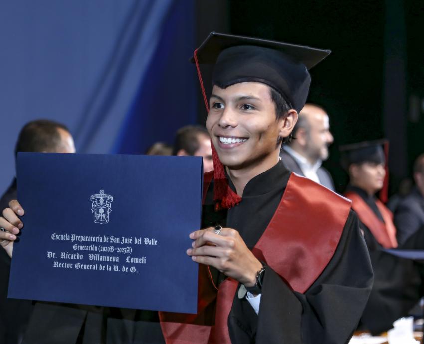 Apadrina Rector General a egresados de la Preparatoria San José del Valle, de Tlajomulco de Zúñiga 