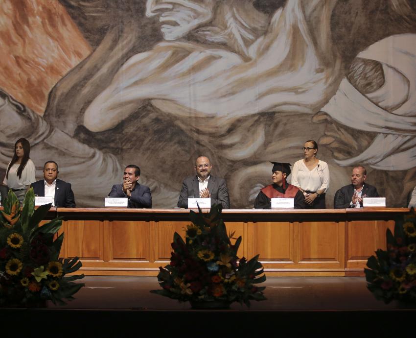 Apadrina Rector General a egresados de la Preparatoria San José del Valle, de Tlajomulco de Zúñiga 