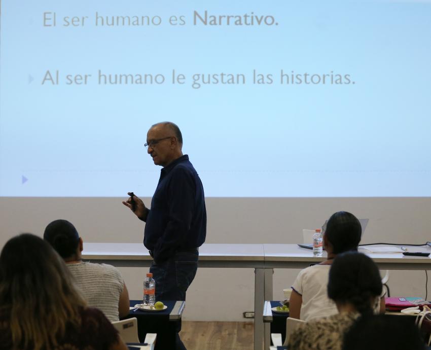 Forman a reporteros y estudiantes como creadores de periodismo narrativo