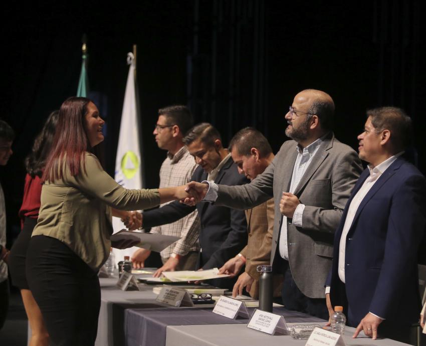 Egresan mil 900 bachilleres del programa JOBS-SEMS