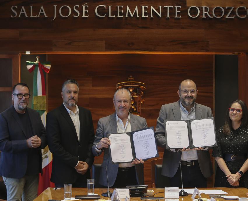 Firma UdeG acuerdo en materia de transferencia tecnológica