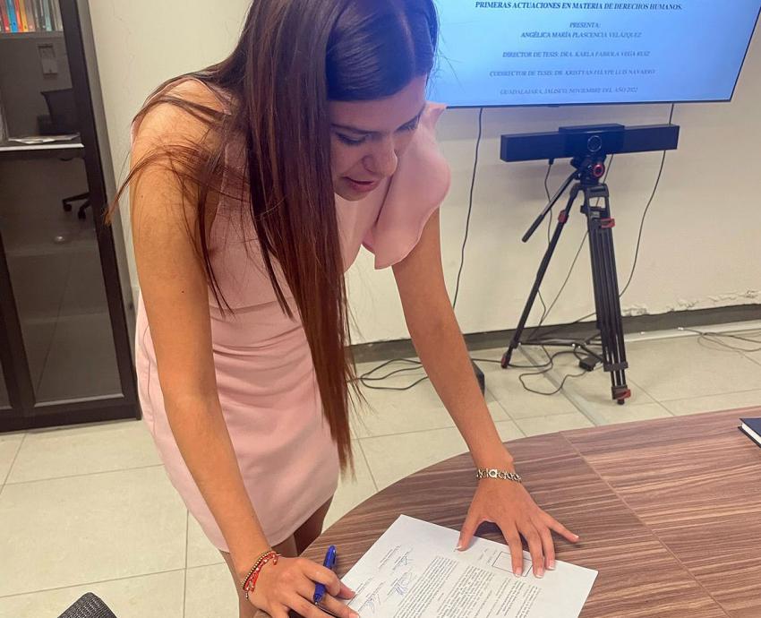 Se titula primera licenciada en Ciencias Forenses en la Red Universitaria
