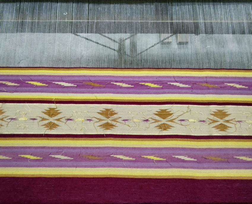 Con “Sarape carmesí”, egresada del CUTonalá gana concurso nacional de Patrimonio Artesanal