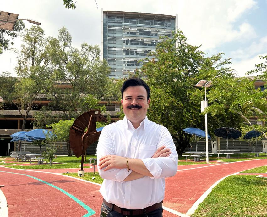 Profesor del CUAAD fungió como jurado en premio intencional sobre gestión de marcas