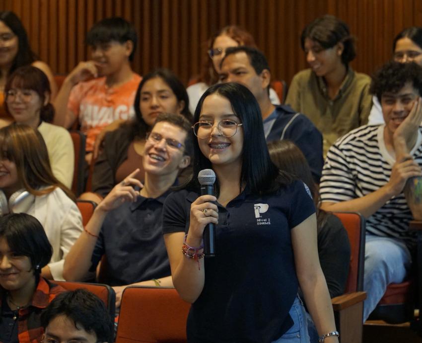 Imparte el embajador de China en México la primera clase del Instituto Confucio de la UdeG a bachilleres del SEMS