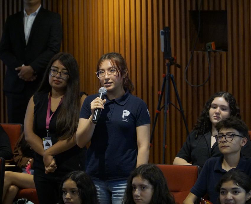 Imparte el embajador de China en México la primera clase del Instituto Confucio de la UdeG a bachilleres del SEMS