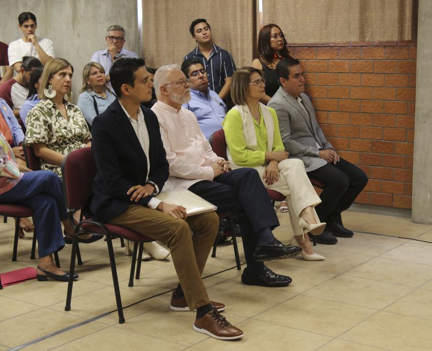 Obed Calderón presenta “Liberatura”, mural sobre el conocimiento, en Preparatoria 13
