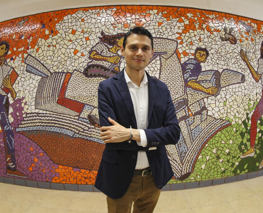 Obed Calderón presenta “Liberatura”, mural sobre el conocimiento, en Preparatoria 13