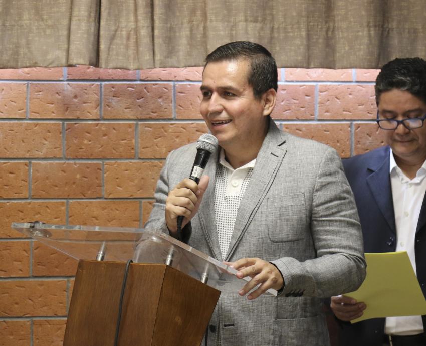 Obed Calderón presenta “Liberatura”, mural sobre el conocimiento, en Preparatoria 13