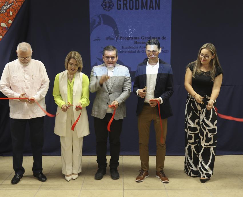 Obed Calderón presenta “Liberatura”, mural sobre el conocimiento, en Preparatoria 13