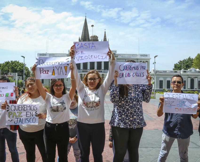 Realiza UdeG paro simbólico de labores para exigir un alto a la violencia