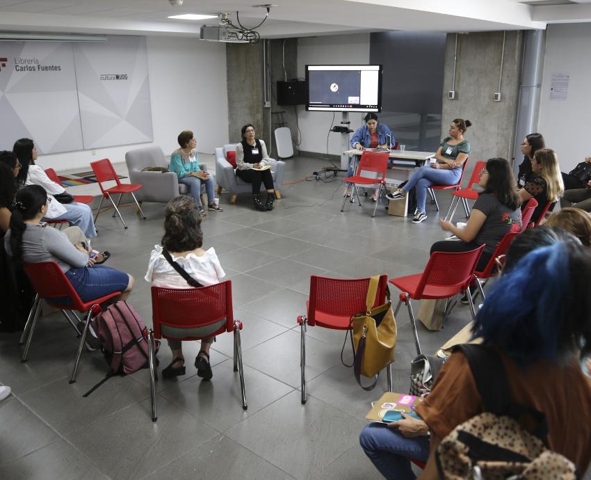 Estudiantes de la UdeG se reúnen para dialogar acerca de los estudios de género