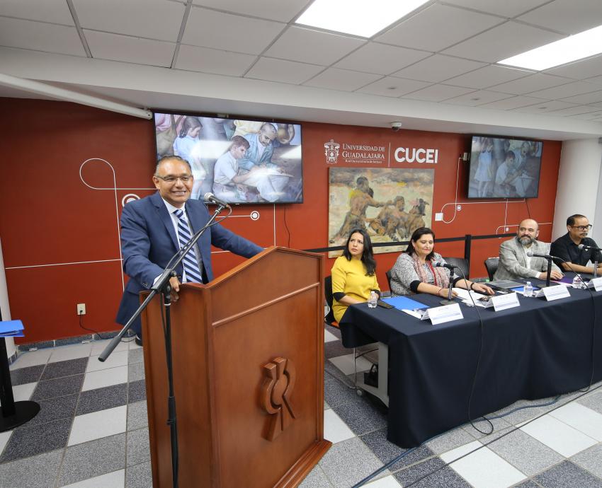 Inician trabajos de conservación y restauración de murales de Atanasio Monroy en CUCEI