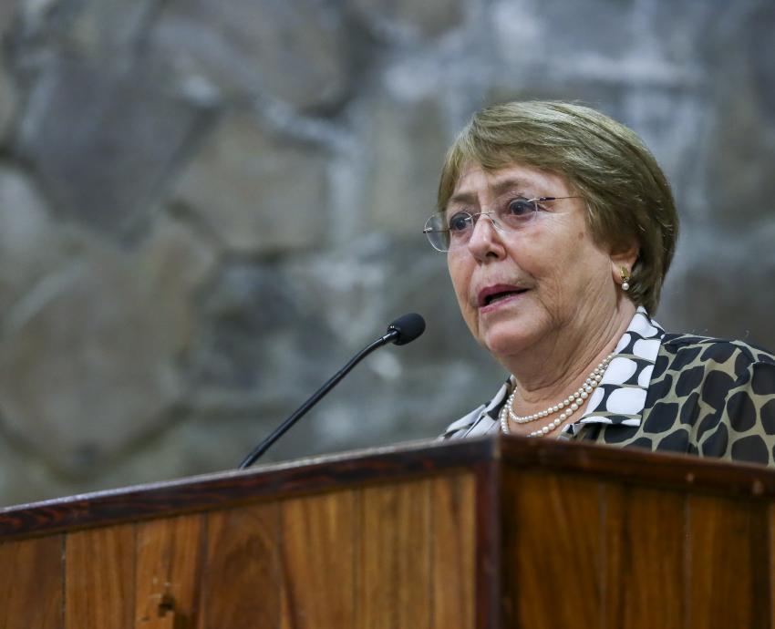 Expresidenta chilena Michelle Bachelet honra la memoria de Salvador Allende en la UdeG