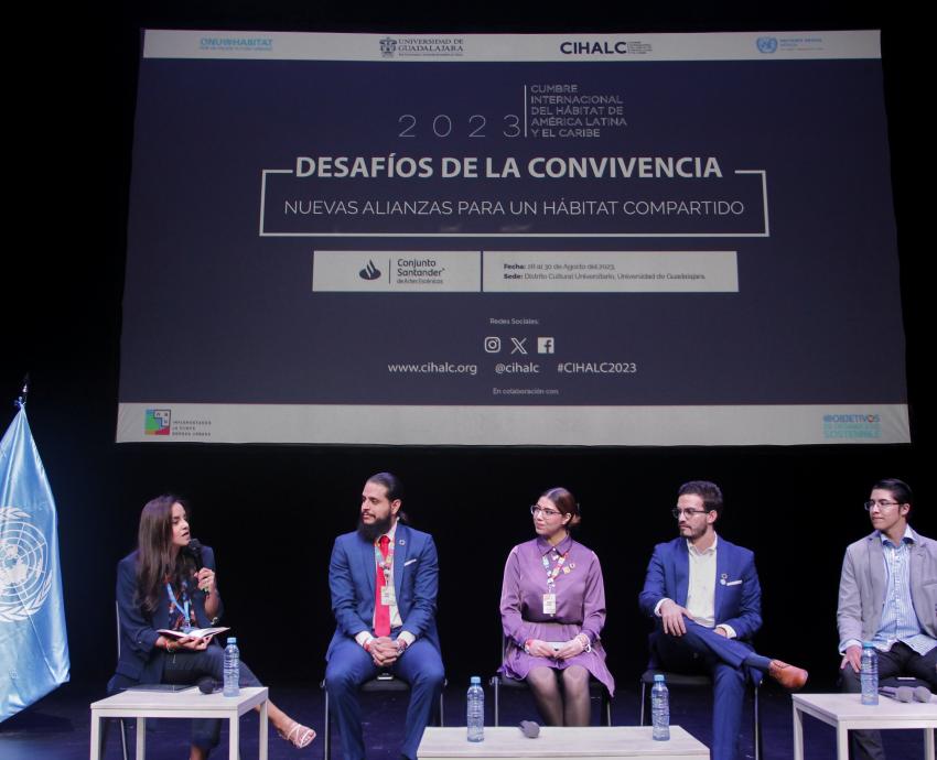 Jóvenes dialogan sobre su papel en el rescate ambiental de las ciudades