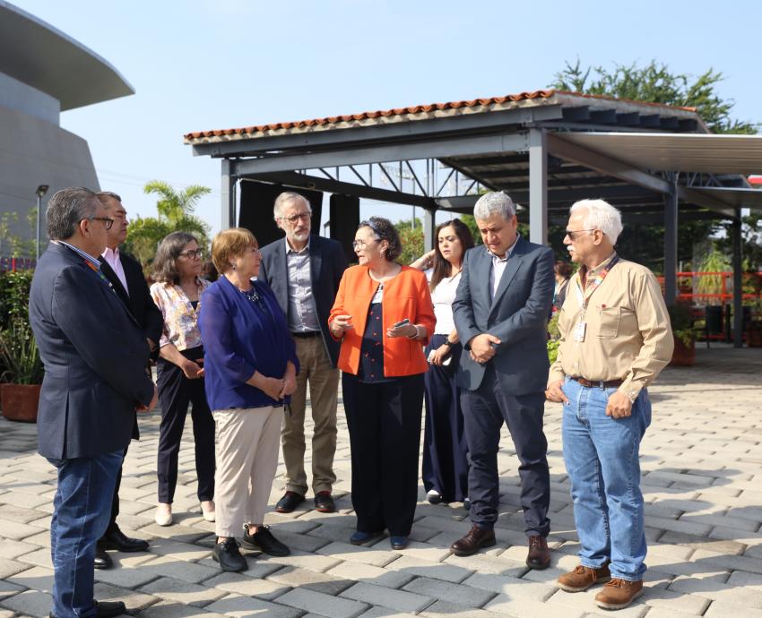 Recorre Michelle Bachelet instalaciones del Museo de Ciencias Ambientales 