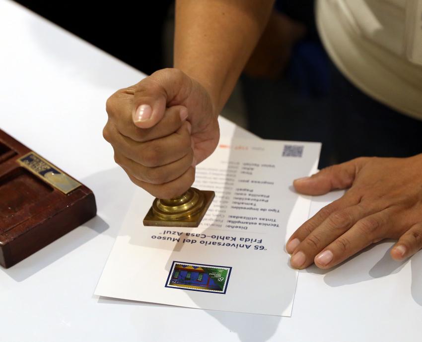 Presentan en MUSA estampilla conmemorativa por 65 aniversario del Museo Frida Kahlo-Casa AzulPresentan en MUSA estampilla conmemorativa por 65 aniversario del Museo Frida Kahlo-Casa Azul