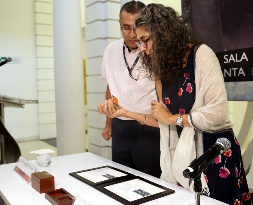 Presentan en MUSA estampilla conmemorativa por 65 aniversario del Museo Frida Kahlo-Casa Azul