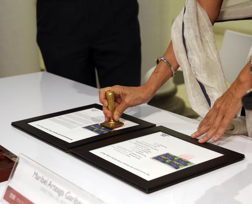 Presentan en MUSA estampilla conmemorativa por 65 aniversario del Museo Frida Kahlo-Casa Azul