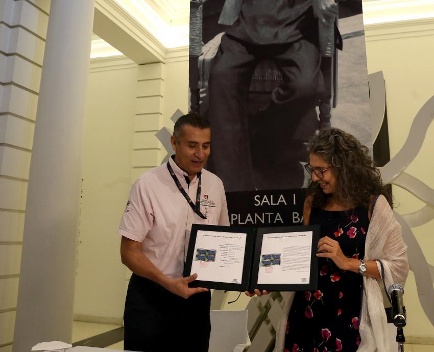 Presentan en MUSA estampilla conmemorativa por 65 aniversario del Museo Frida Kahlo-Casa Azul