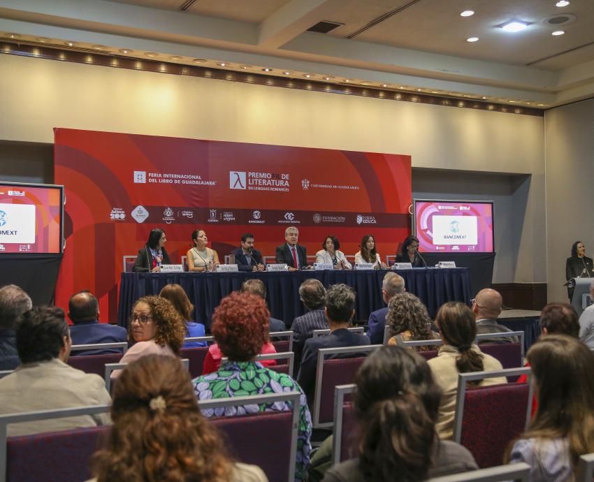 Gana Coral Bracho el Premio FIL de Literatura en Lenguas Romances 2023