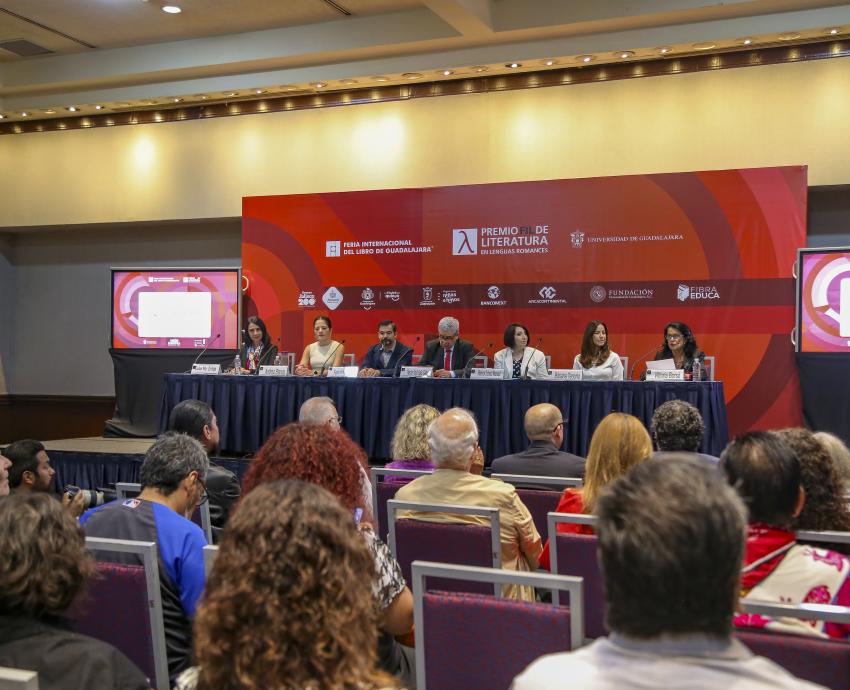 Gana Coral Bracho el Premio FIL de Literatura en Lenguas Romances 2023