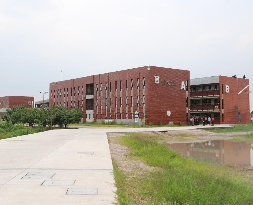 Inauguran auditorio Raúl Padilla López en Preparatoria de San José del Valle, en Tlajomulco