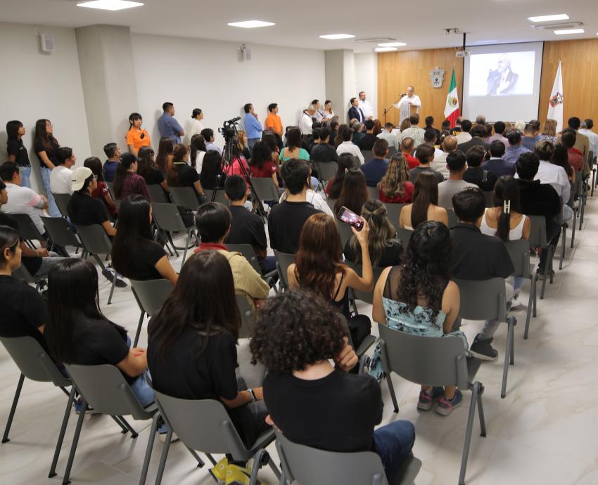 Inauguran auditorio Raúl Padilla López en Preparatoria de San José del Valle, en Tlajomulco