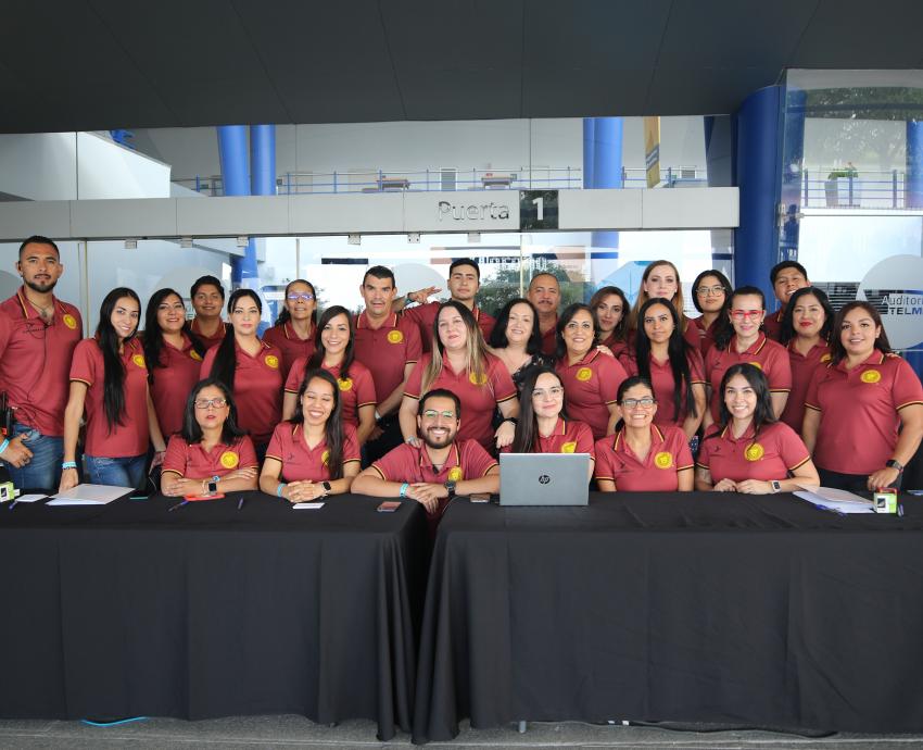 Reciben mil 234 académicos de la UdeG su definitividad 