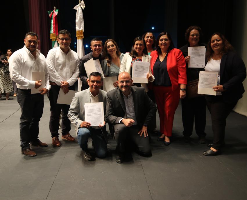 Reciben mil 234 académicos de la UdeG su definitividad 