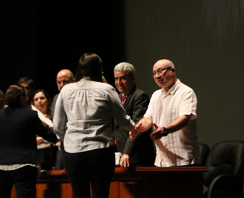 Reciben mil 234 académicos de la UdeG su definitividad 