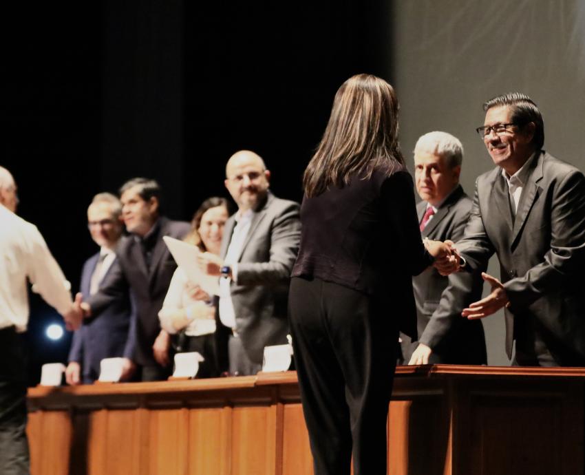 Reciben mil 234 académicos de la UdeG su definitividad 