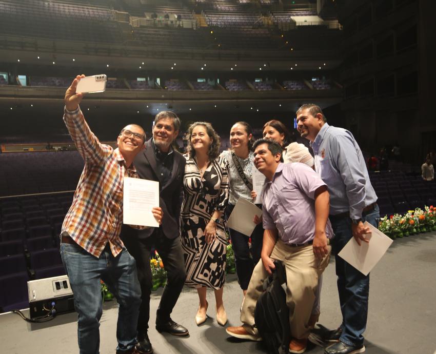 Reciben mil 234 académicos de la UdeG su definitividad 