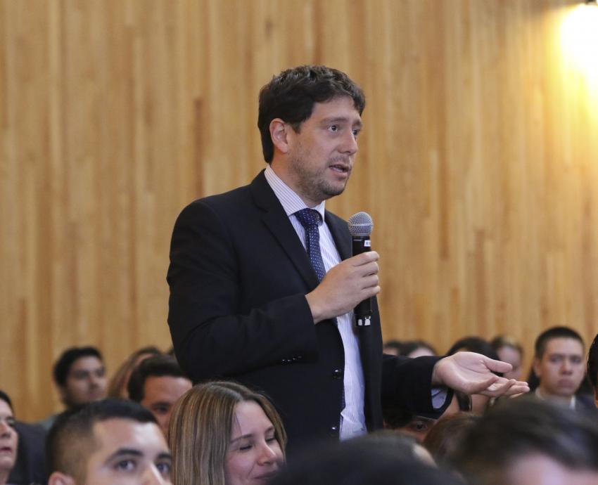Triunfo de gobiernos de extrema derecha es resultado del descontento social, dice académico argentino