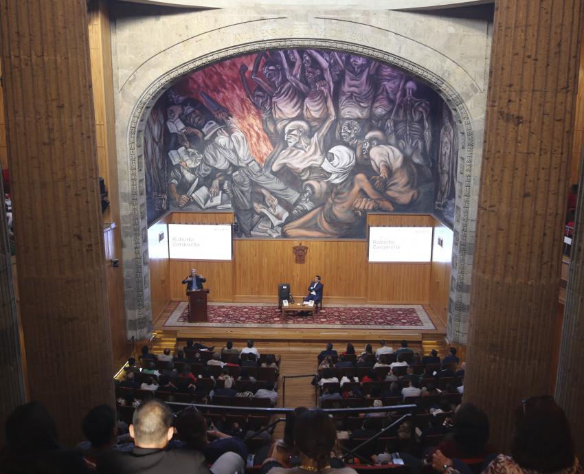 Triunfo de gobiernos de extrema derecha es resultado del descontento social, dice académico argentino