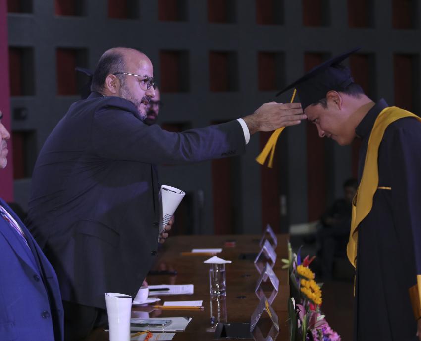 Apadrina Rector General a graduados de Abogados del CUTonalá