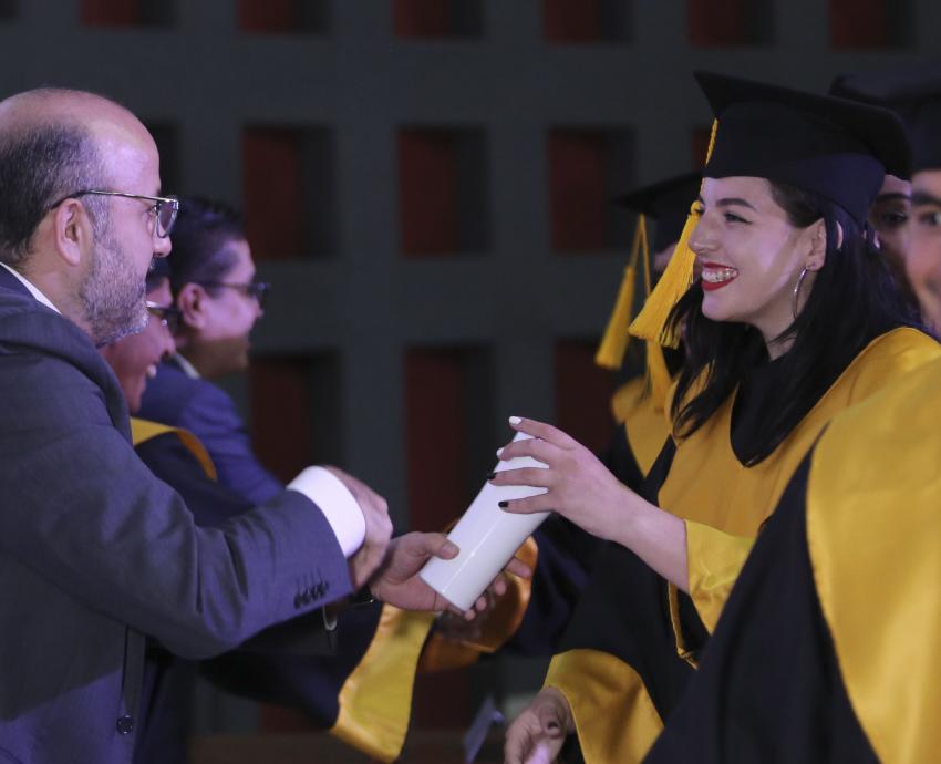 Apadrina Rector General a graduados de Abogados del CUTonalá