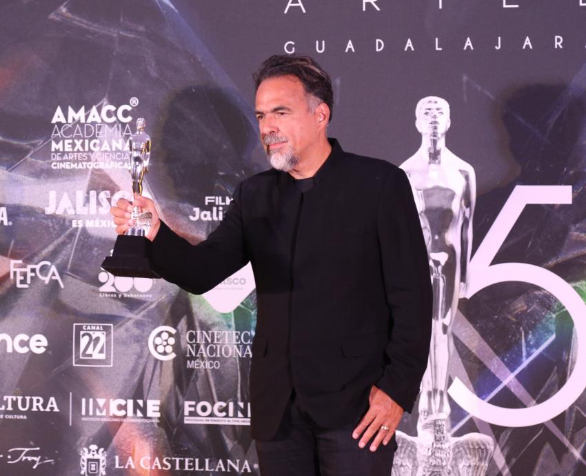 Comunidad de la UdeG dedica su Ariel de Oro a Raúl Padilla López