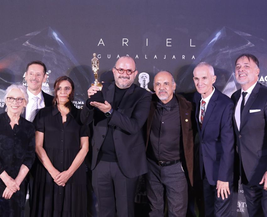 Comunidad de la UdeG dedica su Ariel de Oro a Raúl Padilla López